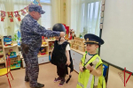 В Кировском районе сотрудники Росгвардии провели встречи с дошколятами, приуроченные ко Дню защиты детей