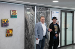 Заместитель генерального директора по корпоративной защите и управлению персоналом Сергей Катиков (слева) открывает выставку "Сказки народа водь"