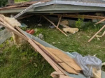 Двое рабочих пострадали при сносе хозяйственной постройки в Лужском районе Ленобласти