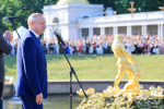Александр Беглов: Бал медалистов в Петергофе объединил выпускников Петербурга, Мариуполя и Кубы