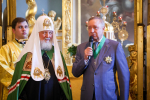 В день святых апостолов Петра и Павла Александр Беглов вместе с православными верующими Петербурга посетил проведённую Патриархом Кириллом литургию в Петропавловском соборе