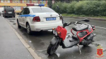 Перевозившего ребенка в передней части мопеда отца задержали на Петроградке