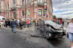 Шесть человек пострадали после того, как «Ауди» влетела в толпу на тротуаре на Невском