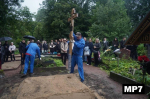 На Смоленском кладбище простились с бывшим басистом «Кукрыниксов» Дмитрием Оганяном