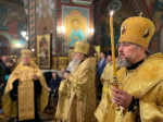 Епископ Вениамин сослужил митрополиту Варсонофию за Всенощным бдением в Петропавловском соборе Петергофа