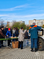 Сотрудники МЧС Петербурга приняли участие в осеннем общегородском "Добром субботнике"