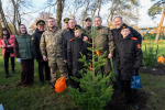 «Эта добрая традиция объединяет тысячи петербуржцев уже более ста лет»: единороссы вышли на осенний общегородской субботник